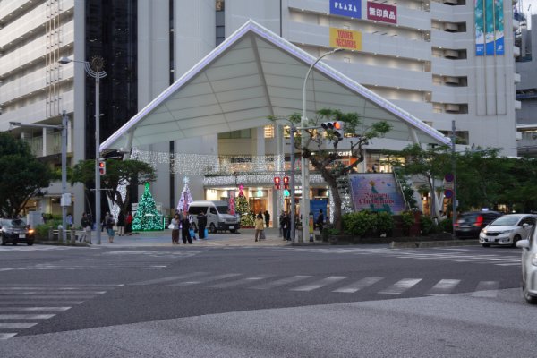 県庁前駅付近
