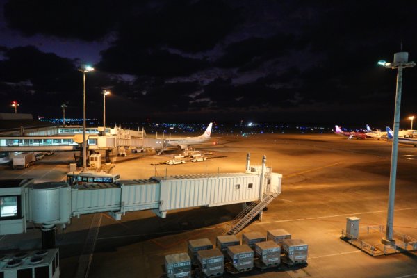 展望デッキからの那覇空港(1)