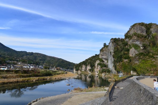青の洞門：競秀峰