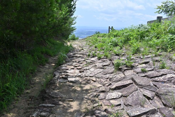 鬼ノ城散策(10)：城壁内側の石畳