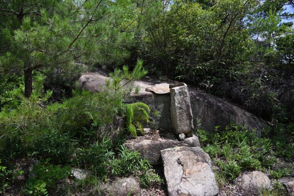 鬼ノ城散策(19)：巨石と加工された石
