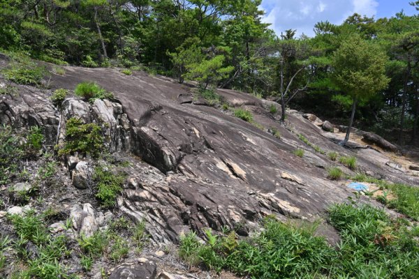 鬼ノ城散策(25)：大きな一枚岩