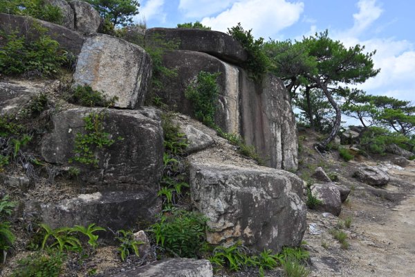 鬼ノ城散策(28)：再び巨石が