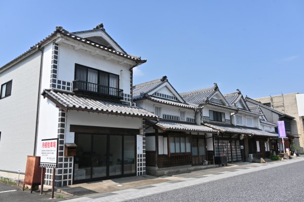 矢崖の町：妻入り五軒並び