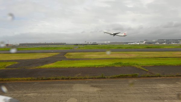 JAL231便：離陸機が見える