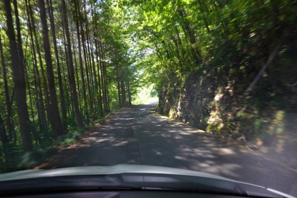 満奇洞への道