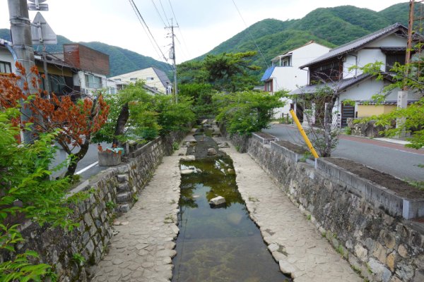 高梁市の町：紺屋川