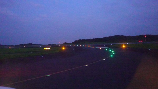 JAL242便：滑走路手前