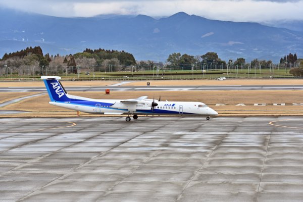 鹿児島空港(3)：ANAのDHC-8