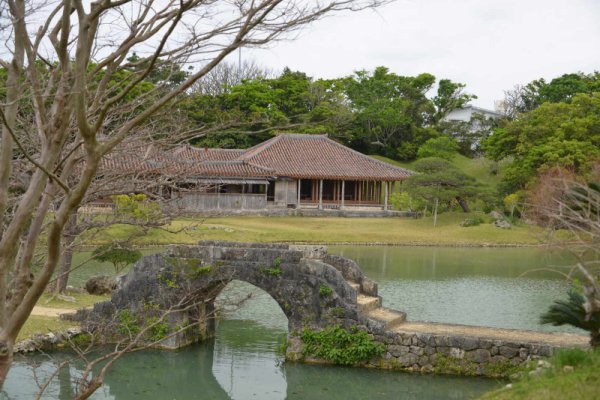 識名園(7)：石橋と御殿