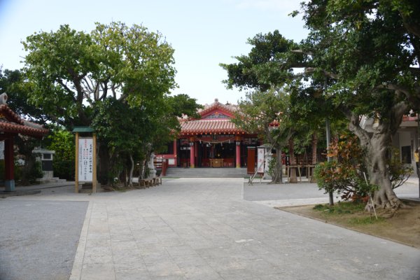 波上宮(2)：拝殿と御本殿