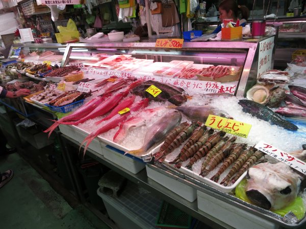 牧志公設市場(1)：魚屋さん