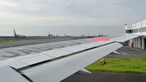 JAL103便：D滑走路に向かうが渋滞