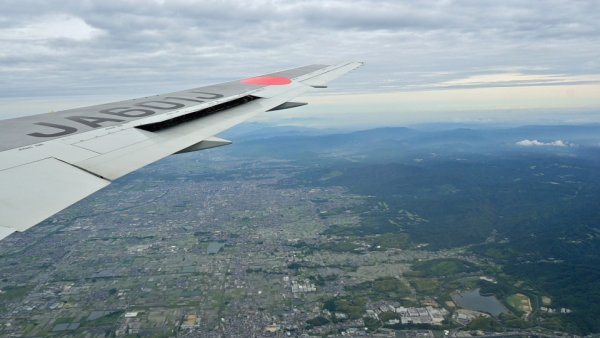 JAL103便：奈良盆地に入る