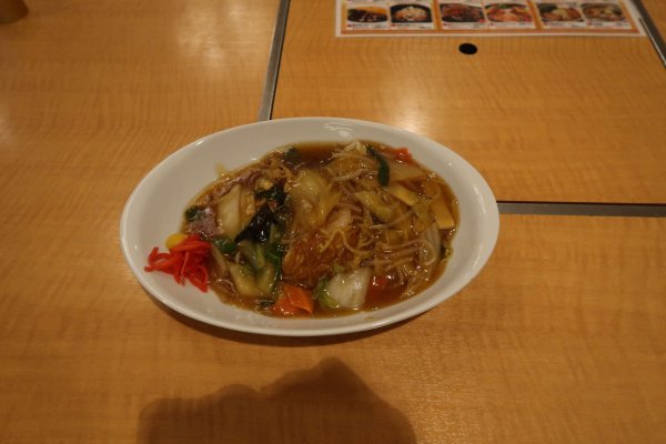 昼食(6)：あんかけ焼きそば