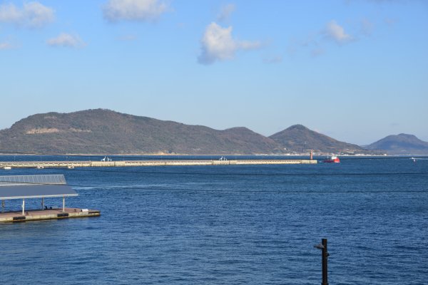 高松城跡(9)：月見門からの海