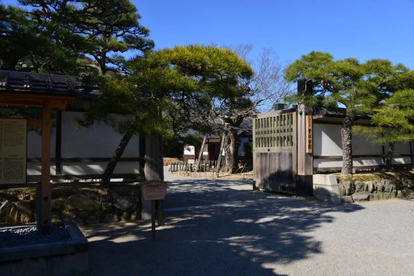 栗林公園(1)：公園の入口