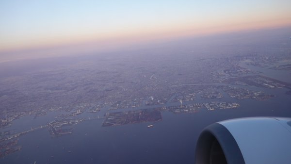 JAL0641便の機内から：ベイブリッジ