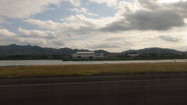 JAL3793便の機内から：対岸の風景