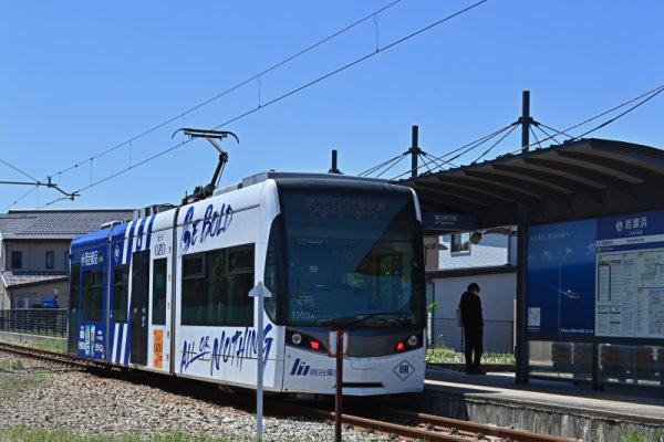 市内電車：サントラム（T100形)