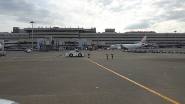 JAL183便の機内：お見送り