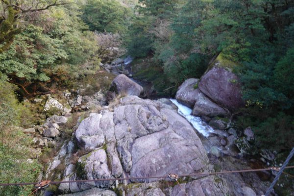 楠川歩道：さつき吊り橋からの白谷川下流