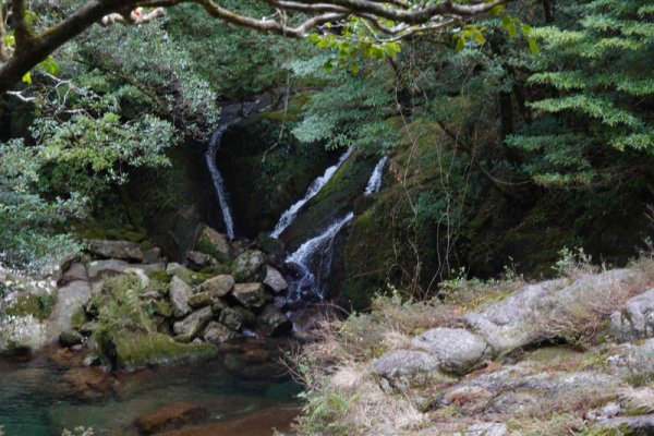 楠川歩道：三つの滝