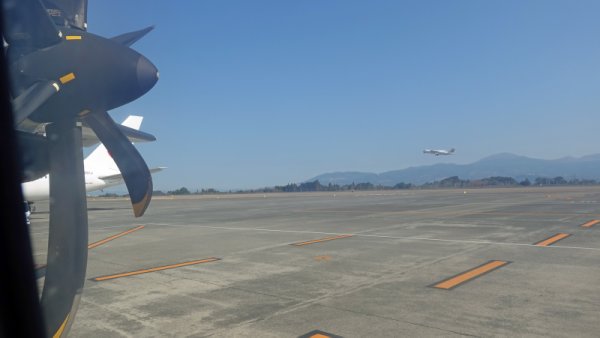 JAL3740便の機内から：スポットイン