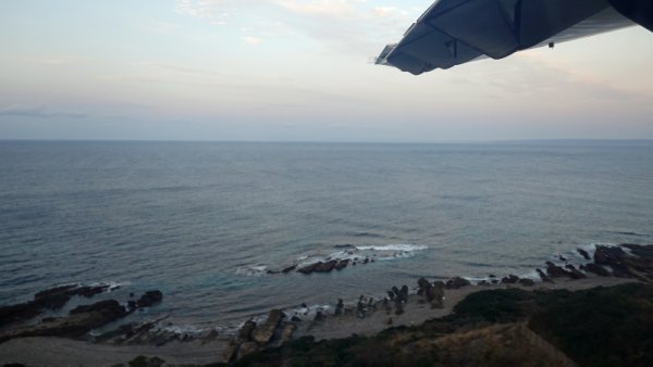 JAL3755便の機内から：屋久島の海岸