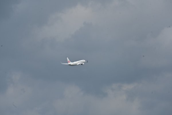 空港周辺散策(13)：JTA機の離陸