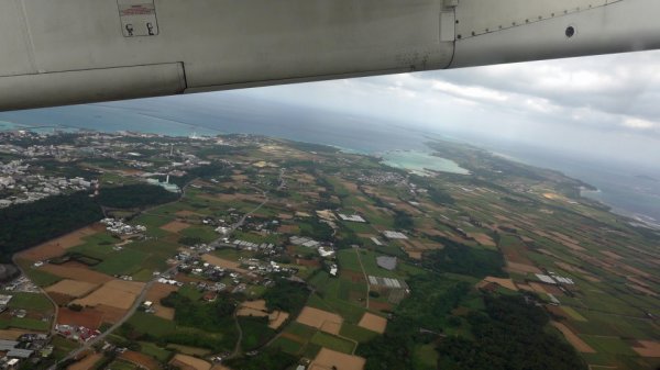 RAC831便の機内から(5)：西平安名崎方面
