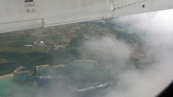 RAC831便の機内から(8)：雲に入る