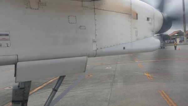RAC834便の機内から(8)：宮古空港のスポット